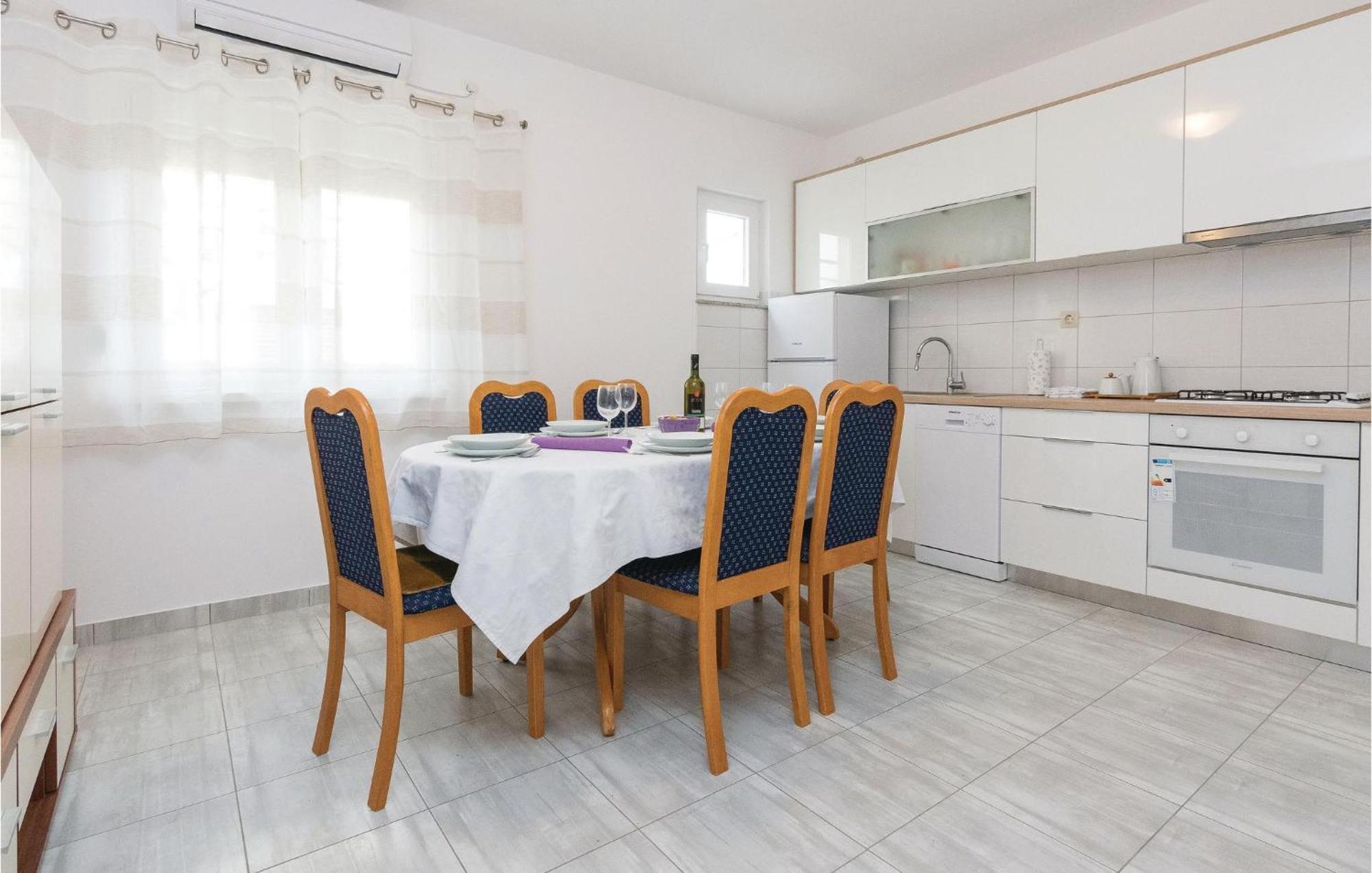 Stunning Home In Zadar With Kitchen Szoba fotó